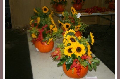 arreglo de flores en calabaza